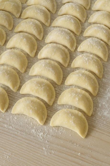 Заморожені вареники з картоплею і грибами